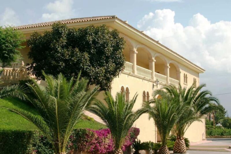 Premium Winery with 7 Tastings & Castle from Alicante and Benidorm - What’s Included and What You Can Expect