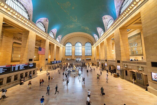 Presidents Trump and Obama's Life Private Tour Expert Guide - What Makes This Tour Stand Out