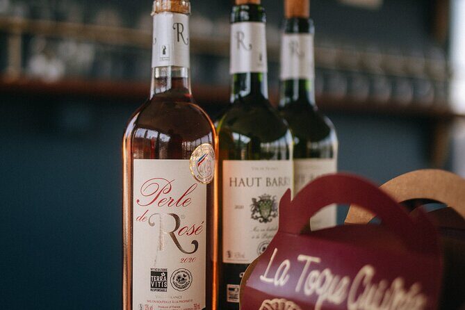 Prestige Commented Cruise glass of wine and Canelé in Bordeaux - FAQ about the Bordeaux Yacht Guided Cruise