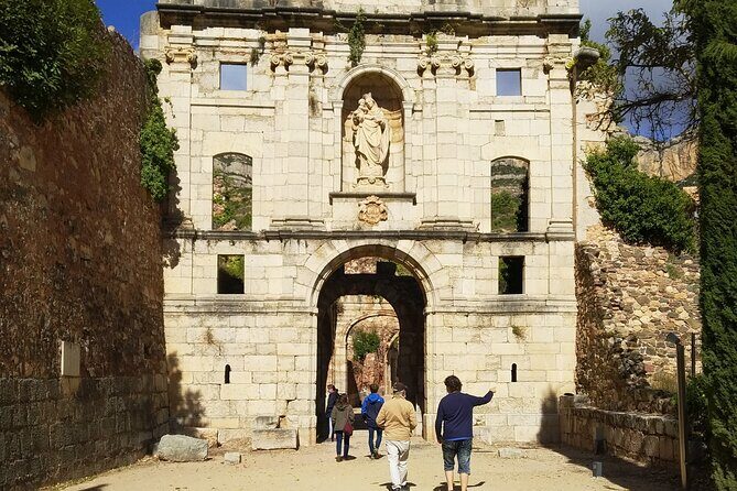 Priorat tour to 3 small wineries and hotel pick-up - Who Is This Tour Best For?