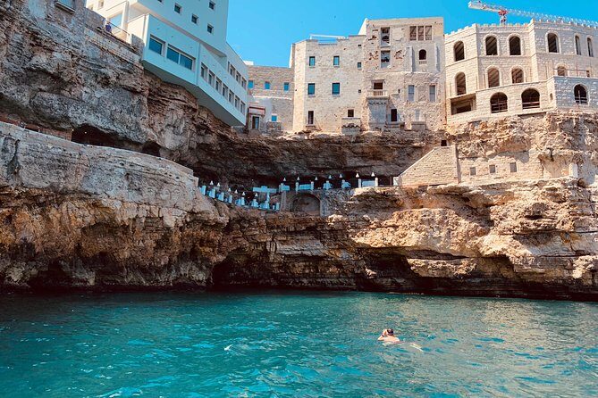 Private: 1h30 Boat tour of the caves of Polignano a Mare - Key Points
