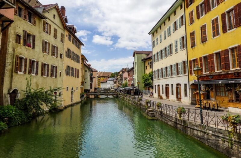 Private 2-hour Walking Tour of Annecy with official guide - Practical Details and Considerations
