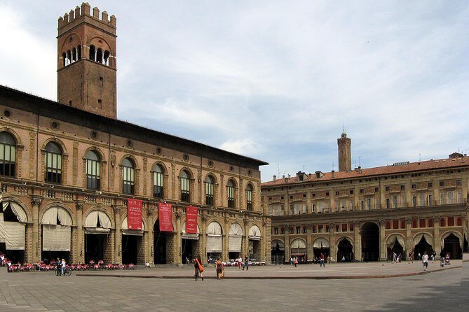 Private 3-hour Walking Tour of Bologna with private official tour guide - A Deep Dive into Bologna’s Top Sights