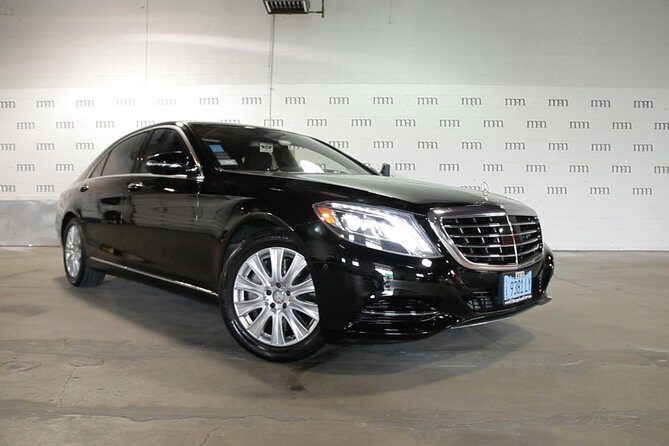 Private 4-Door Mercedes Limo Transfer from or to Chicagoland Airport and Suburbs - Key Points