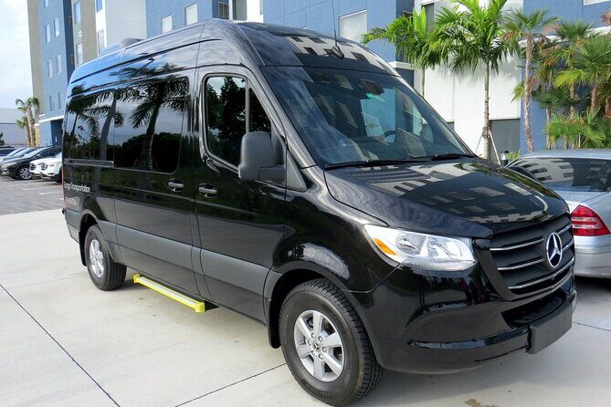 Private 4-Hour Transportation Service in Miami. 10 pax. - Key Points