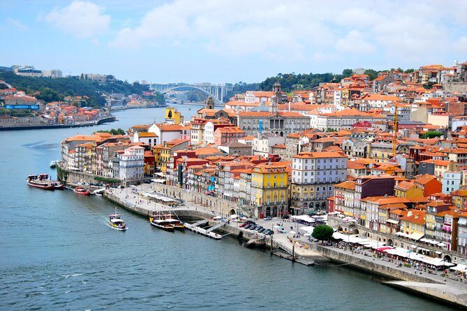 Private 4 hours tour of the "Main Monuments" in Oporto w/ pick up - Key Points