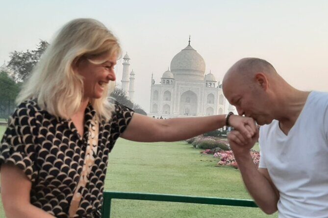 Private 4Days Taj Mahal Tour from NewYork Including Visa & Flight - Day 2: Arrival in Delhi and Optional Night Tour