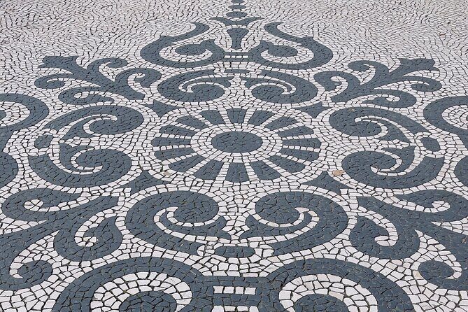 Private 6 or 10 Food Tasting and City Highlights Tour in Lisbon - What to Expect on This Lisbon Food & City Tour