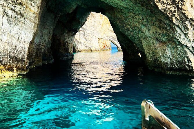 Private 7m 250hp speed boat tour Shipwreck Blue caves up to 8pax - Why Consider the Private Speedboat Tour?