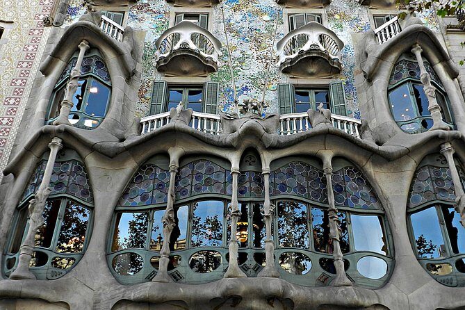 Private 8 hours Tour of Barcelona with driver and official tour guide - FAQs