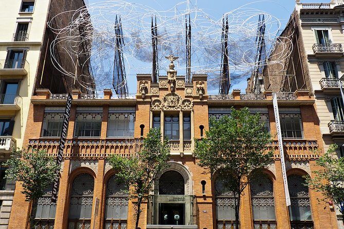 Private 8 hours Tour of Barcelona with driver and official tour guide - In The Sum Up