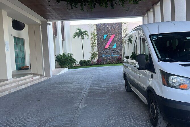 Private Airport Transfer: Cancun Airport  Hotel Zone (One Way) - Booking and Confirmation