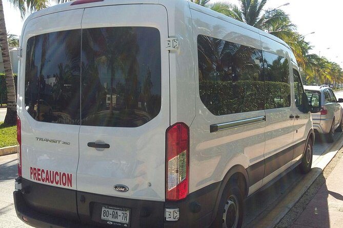 Private Airport Transfer: Cancun Airport  Hotel Zone (One Way) - Heading to the Airport