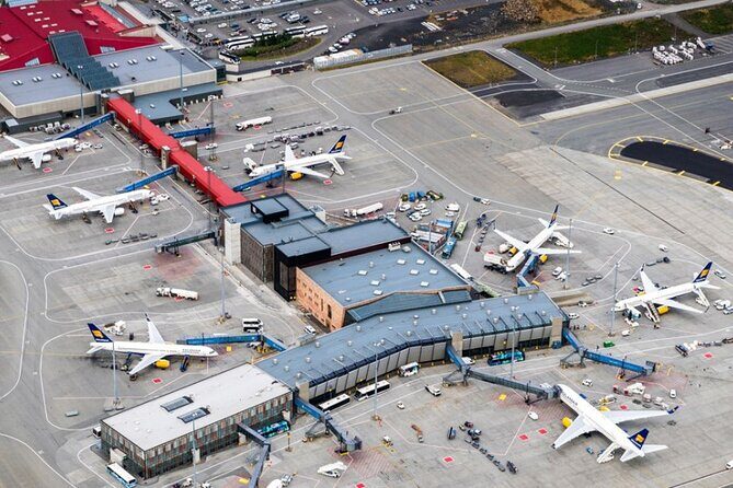 Private Airport Transfer from Keflavik airport to hotels in Reykjavik area - A Friendly Look at the Private Airport Transfer from Keflavík to Reykjavik