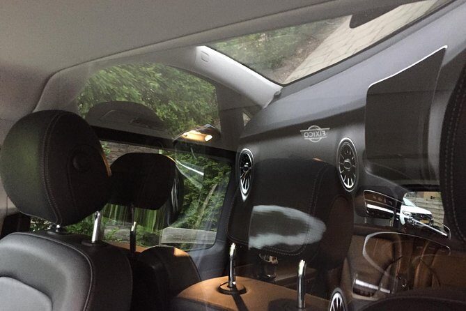 Private Amsterdam Departure Transfer to AMS Schiphol Airport - Who Should Consider This Service?