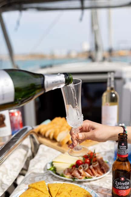 Private and exclusive sailboat in and around the Bay of Palma - Exploring the Experience in Detail