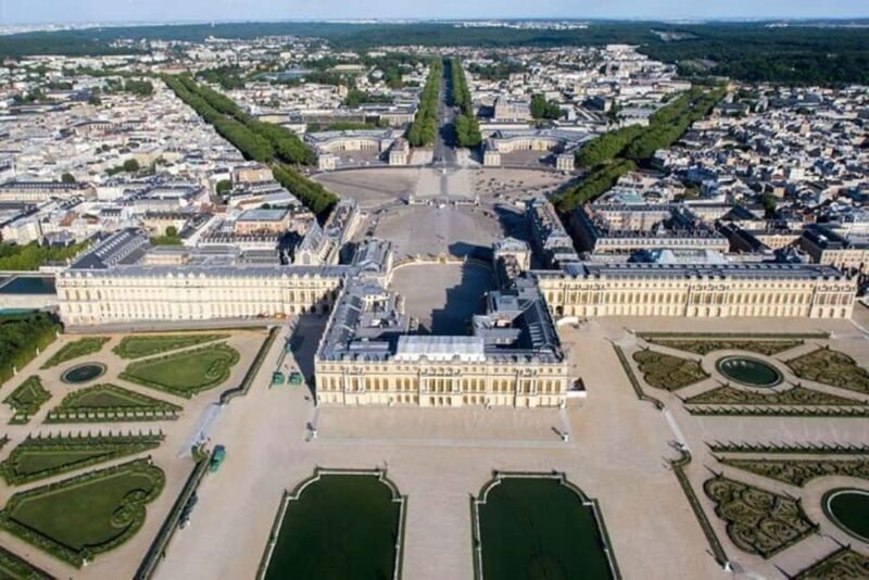 Private and Royal Getaway to Versailles with Return Included - Key Points