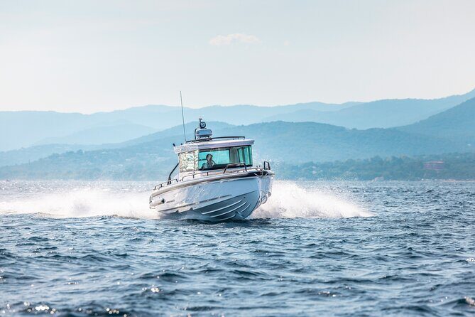 Private Axopar 37 MotorYacht Cruise in Santorini w/ Snack & Drink - Key Points