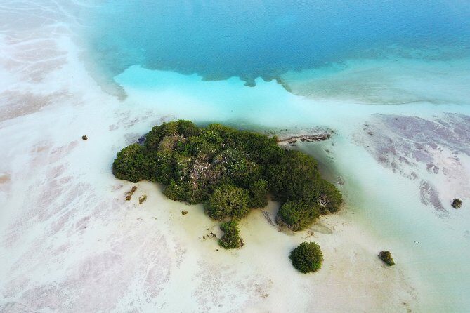 Private - Bacalar sailing across the mesmerizing waters - Authentic Traveler Insights
