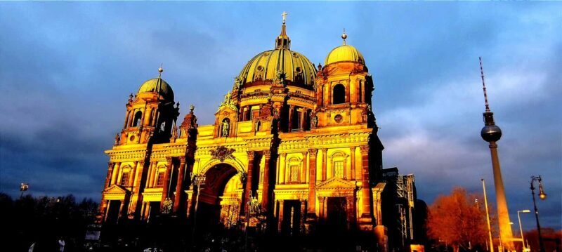 Private Berlin by Evening/Night Minivan, Driver aand Guide - Why Choose a Private Night Tour in Berlin?