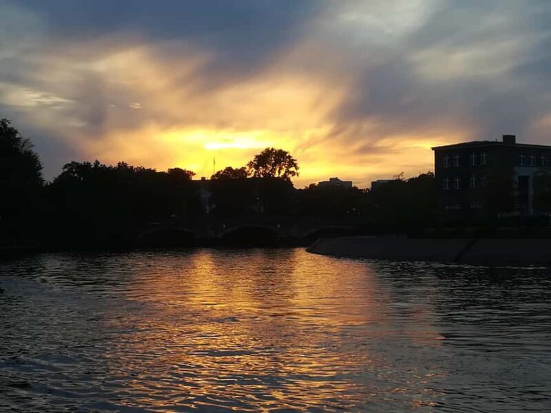 Private Berlin by Evening/Night Minivan, Driver aand Guide - Is It Worth the Price?