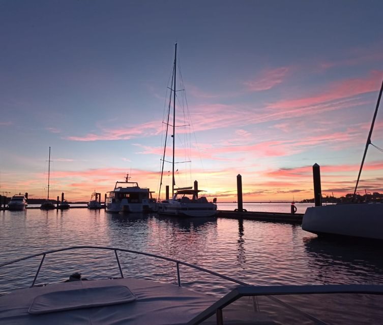 Private Boat Tour 6 Bridges 1h30, up to 6px Sunset Option - Practicalities and Considerations