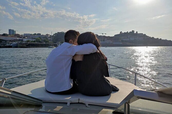 Private Boat Tour 6 Bridges and Ribeira 1h30 group price up to 6px - An In-Depth Look at the Porto River Tour