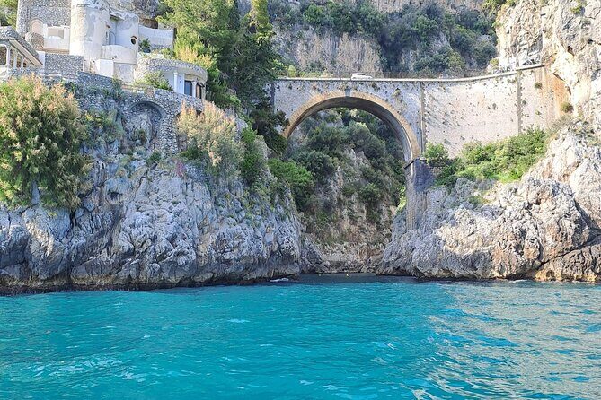 Private Boat Tour Along the Amalfi Coast - The Guide and Crew Experience