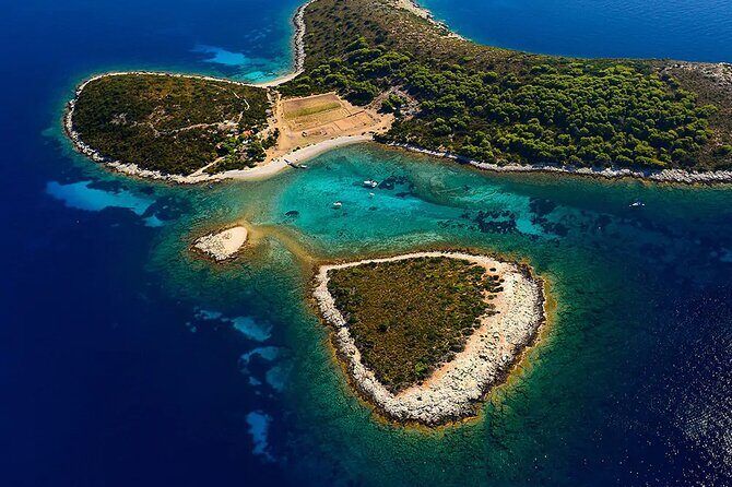 Private Boat Tour from Hvar - Blue and Green cave, Vis, and the Pakleni islands - Key Points