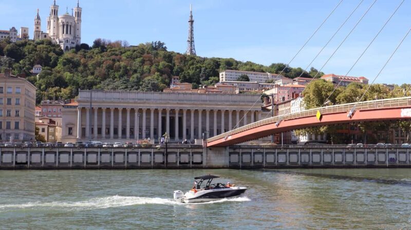 Private boat tour in Lyon city center with skipper - Key Points