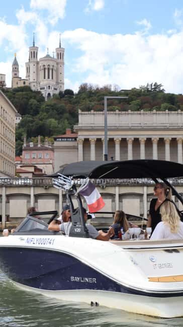 Private boat tour in Lyon city center with skipper - Meeting Point and Accessibility