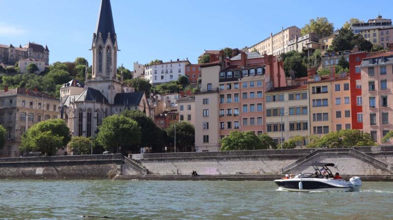 Private boat tour in Lyon city center with skipper - FAQs