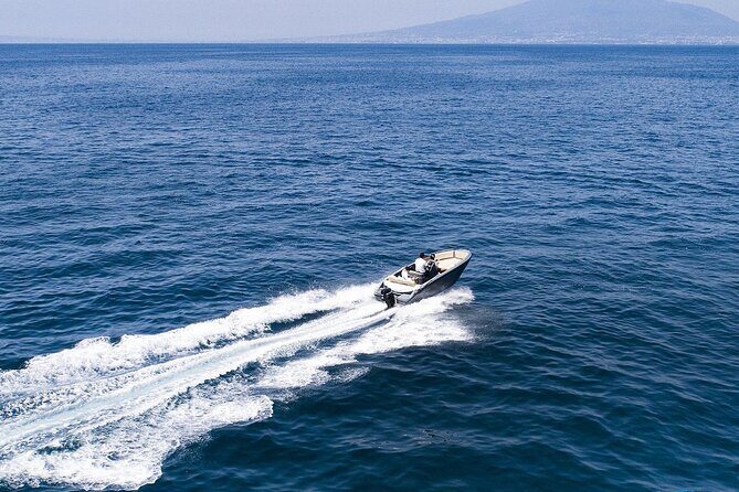 private boat tour on the island of Capri - An In-Depth Look at the Capri Private Boat Tour