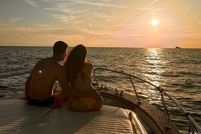 Private boat tour to Capri and Blue Grotto on Gozzo 32 ft - Who Should Consider This Tour?