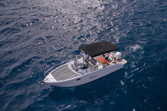 Private Boat Tour with Saver 7.50 WA - Punta Carena Lighthouse