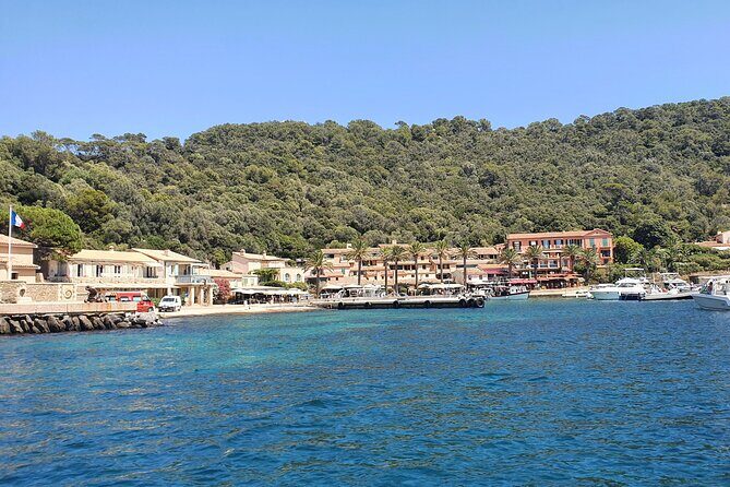 Private boat trip around the island of Port Cros. - Key Points