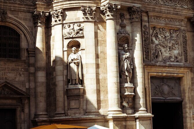 Private Bordeaux History Tour with a glass of Bordeaux wine. - Who Should Consider This Tour?