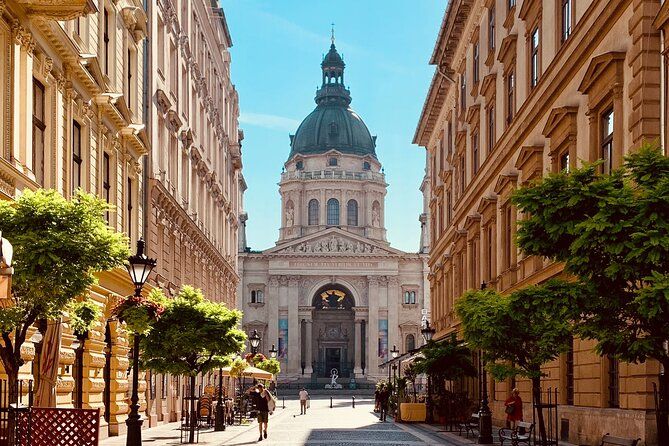 Private Budapest City tour with Classic Russian Jeep or G-Wagon! - Stop 3: Széchenyi Chain Bridge and the Danube Split