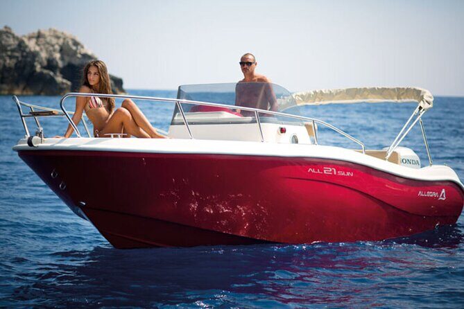 Private Capri daily Tour from Sorrento by 21ft boat - Key Points