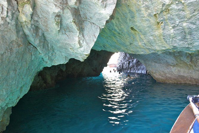 PRIVATE CAPRI ISLAND & BLUE GROTTO Full Day boat tour. - FAQ