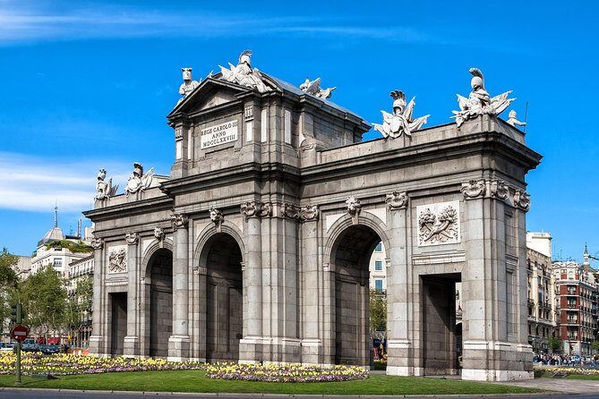 Private Car Transfer from Lisbon to Madrid with 2 hours for sightseeing - Key Points