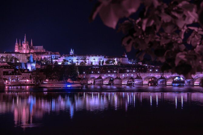 Private Car Transfer from Vienna to Prague with 2h of Sightseeing - Key Points