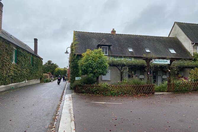 Private Car Trip to Giverny Garden from Paris - The Stops: What You Can Expect at Giverny