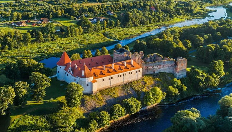 Private Castle tour from Riga:Rundale, Bauska+Hill of Cross - Who Will Love This Tour?