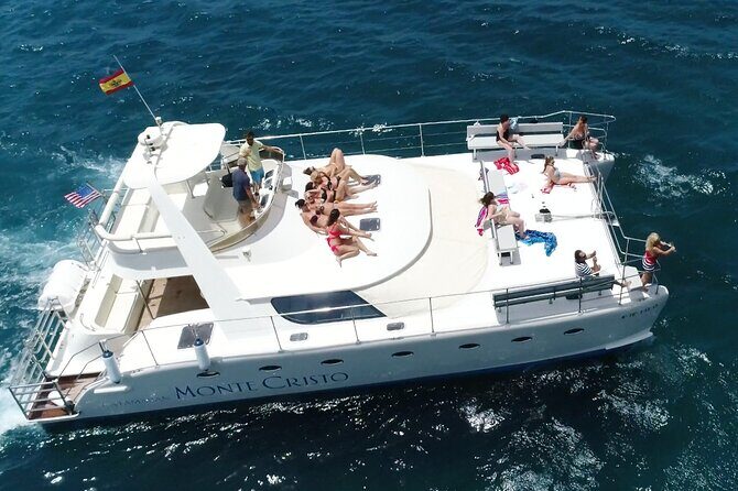 Private Catamaran Charter with Transfer, Buffet and Snorkeling - FAQ