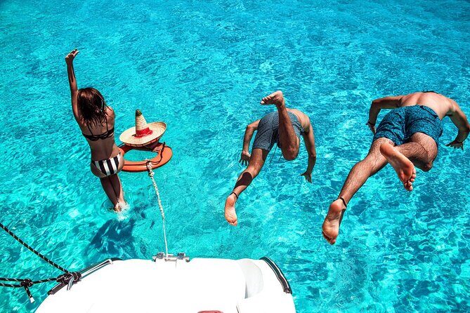 Private Catamaran to Isla Mujeres! Drinks, Party & Adventure - The Experience in Detail