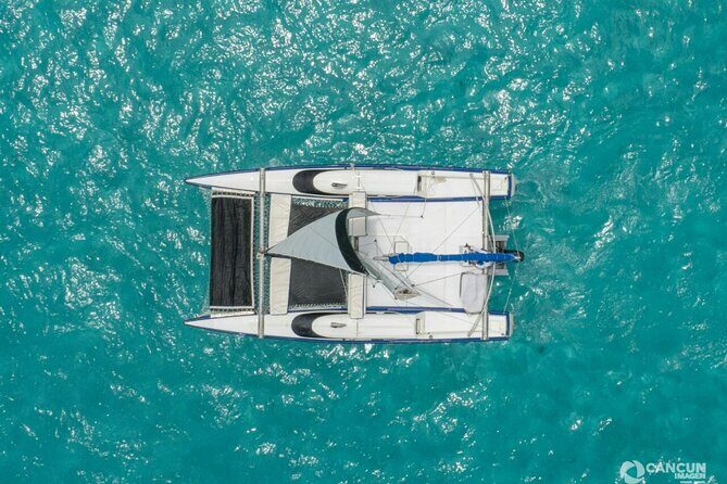 Private Catamaran to Isla Mujeres & Open Bar - Key Points