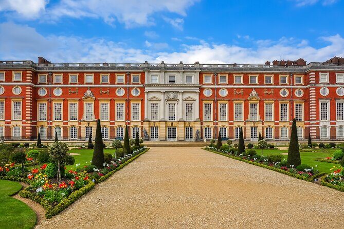 Private Chauffeured Tour to Hampton Court Palace from London - Detailed Review of the Private Chauffeured Tour to Hampton Court Palace
