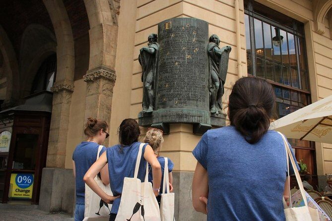 Private city discovery tour - A Historical Treasure Hunt - The Social and Educational Aspect