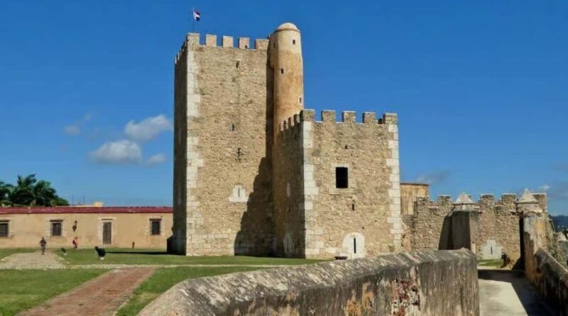 Private Colonial Zone Heritage Walk Guided by a Local Artist - A Closer Look at the Heritage Walk